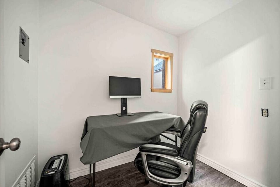 The desk can be used as a work station