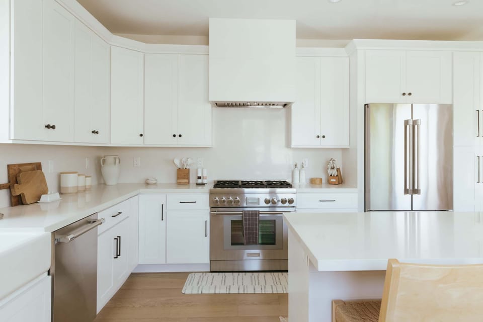 Indulge your inner chef in this fully-equipped kitchen – where culinary dreams come to life! 🍳✨