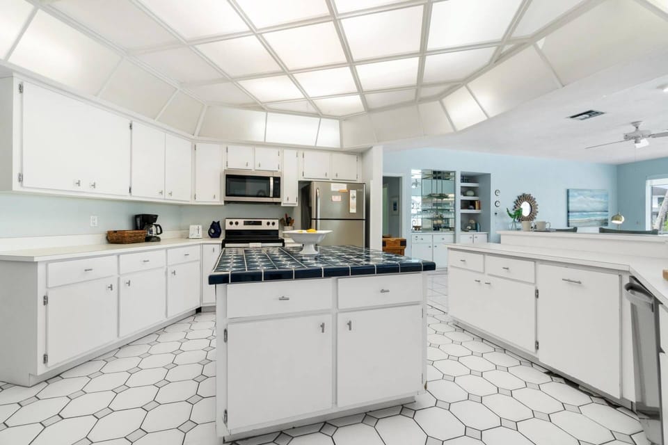 Many cooks can fit in this bright and open kitchen.