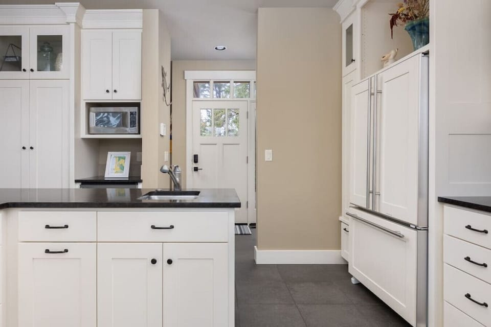 Front door into kitchen