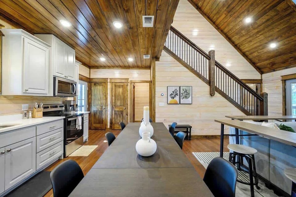 | Hillside Pines by Boutiq Luxury Vacation Rentals | Broken Bow, Oklahoma