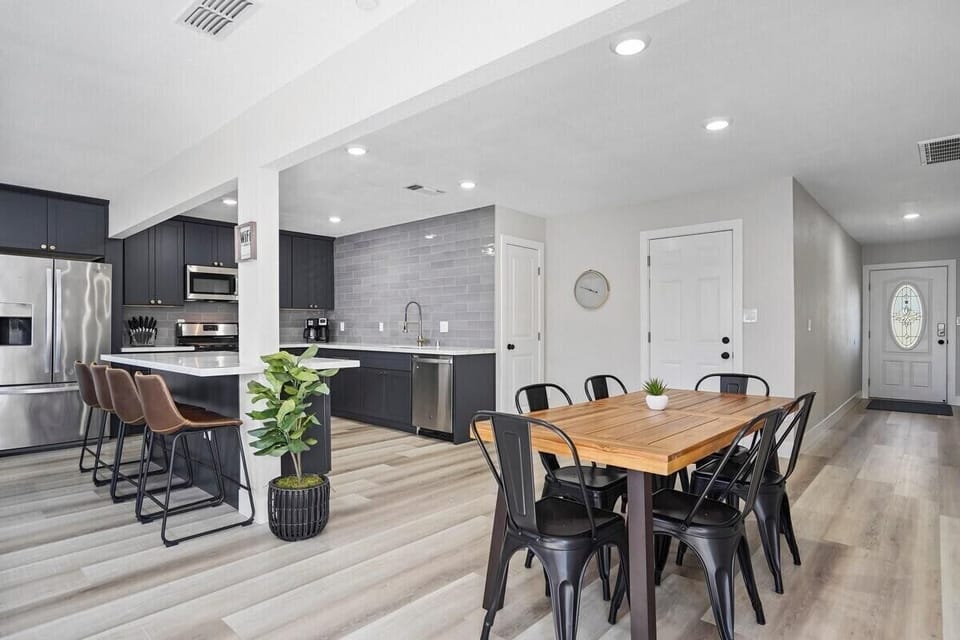 Total seating for 10!