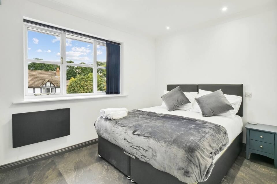 
In this spacious room, a king sized bed takes center stage, providing  comfort and relaxation can be made into 2 x single beds Zip and link 