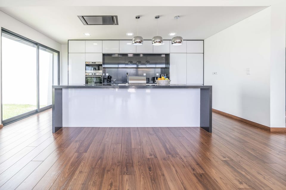 Modern and fully equipped kitchen for the holidays.