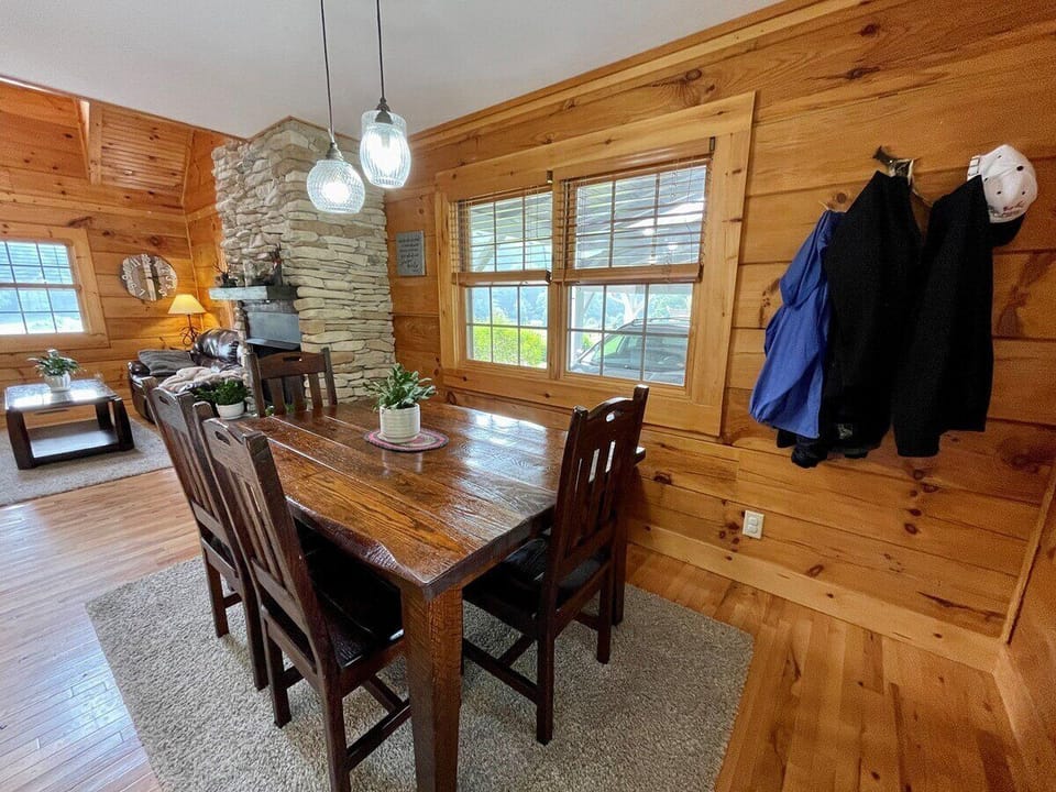 Dining Room, Seating for 6