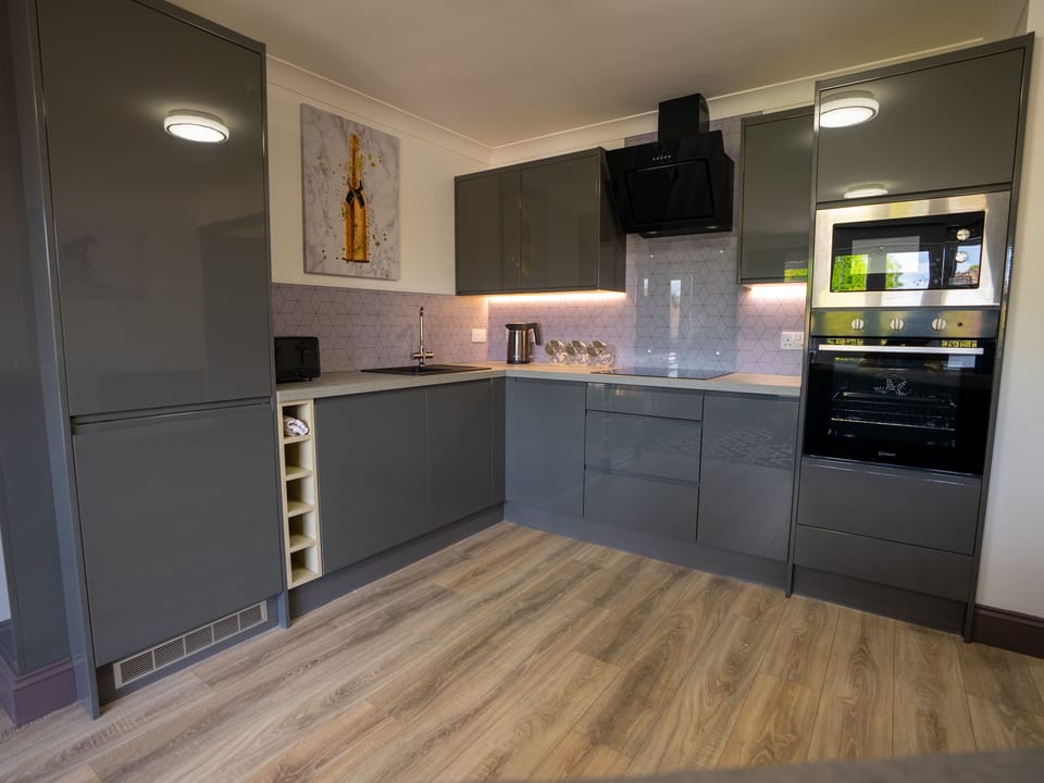 Kitchen
"Fully equipped kitchen with modern appliances, providing everything you need to prepare delicious meals with ease during your stay.