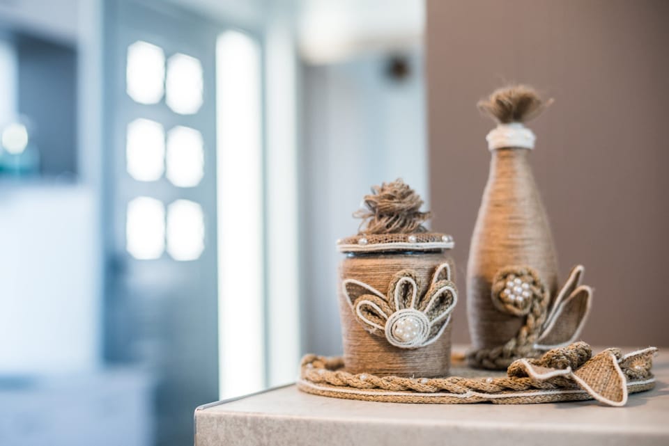 Interior details – Vase, tray, thoughtful styling


