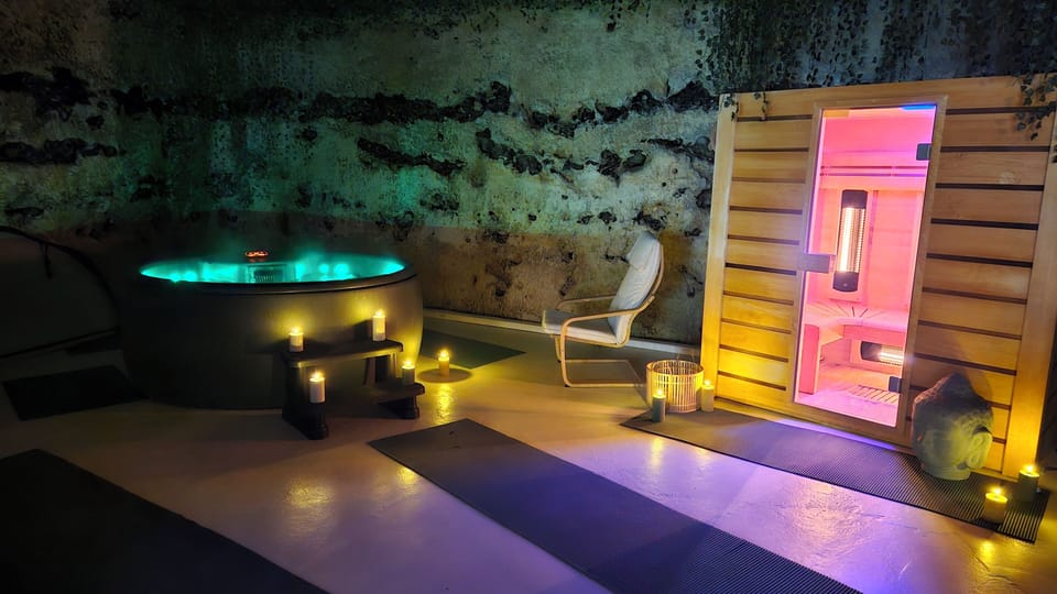 Indoor spa tub