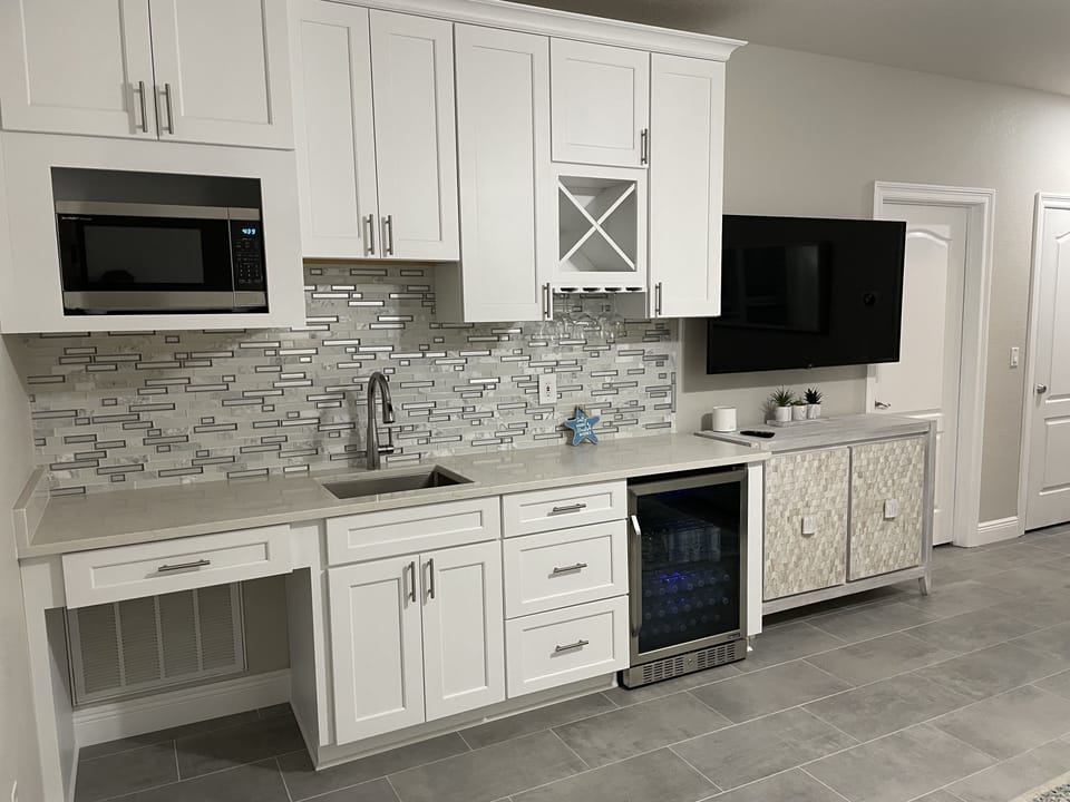 Secondary downstairs kitchenette 