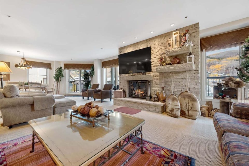 Centennial Residences 17 Livingroom
