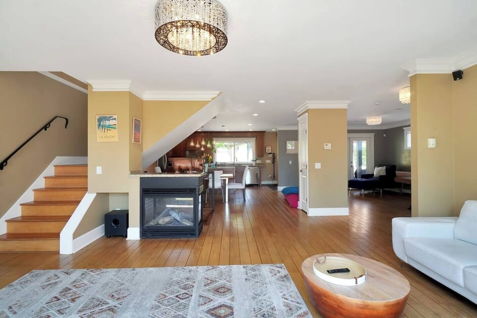 Main floor. Open concept, bright and clean.