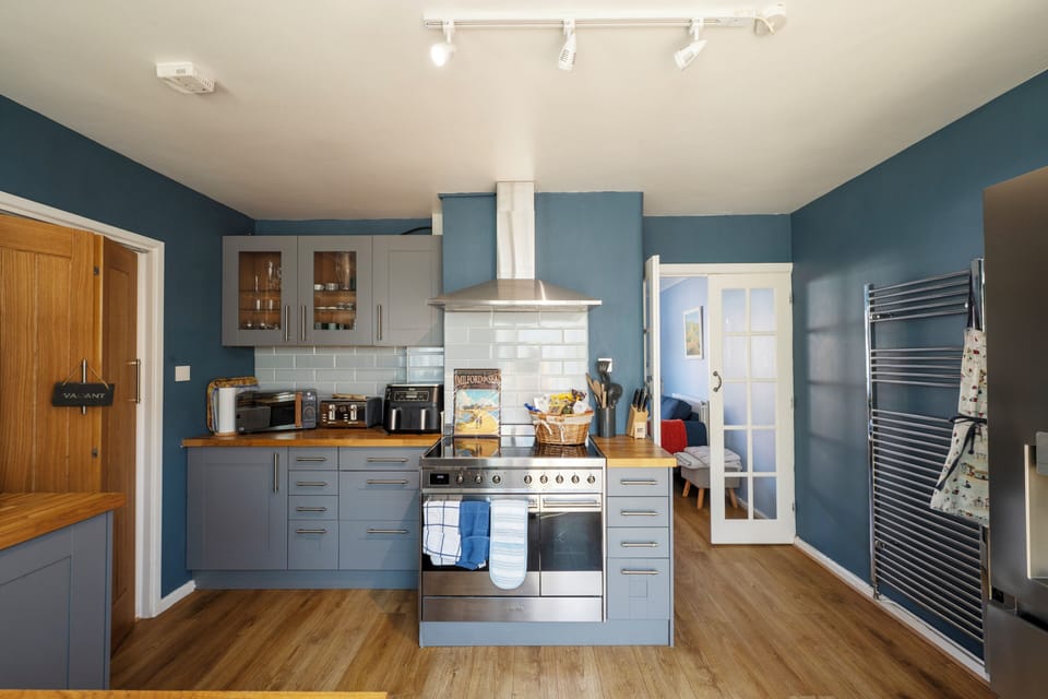 Range cooker, air fryer, microwave! cook up a storm in our kitchen