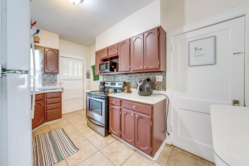 Kitchen | Cooking Basics | Complimentary Spices | Blender | Crockpot