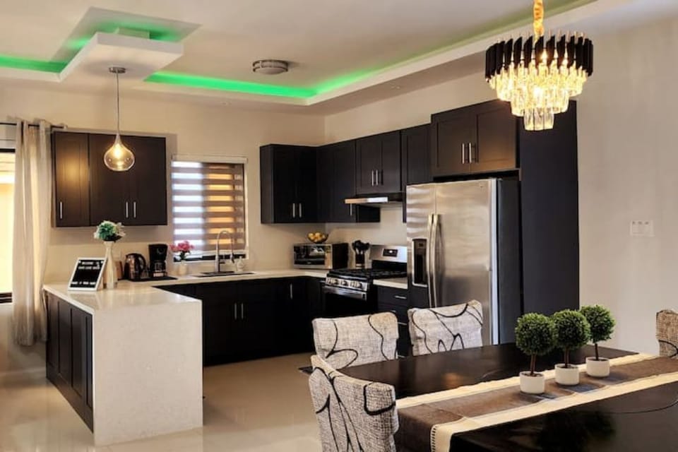 Open floor plan great for mingling
