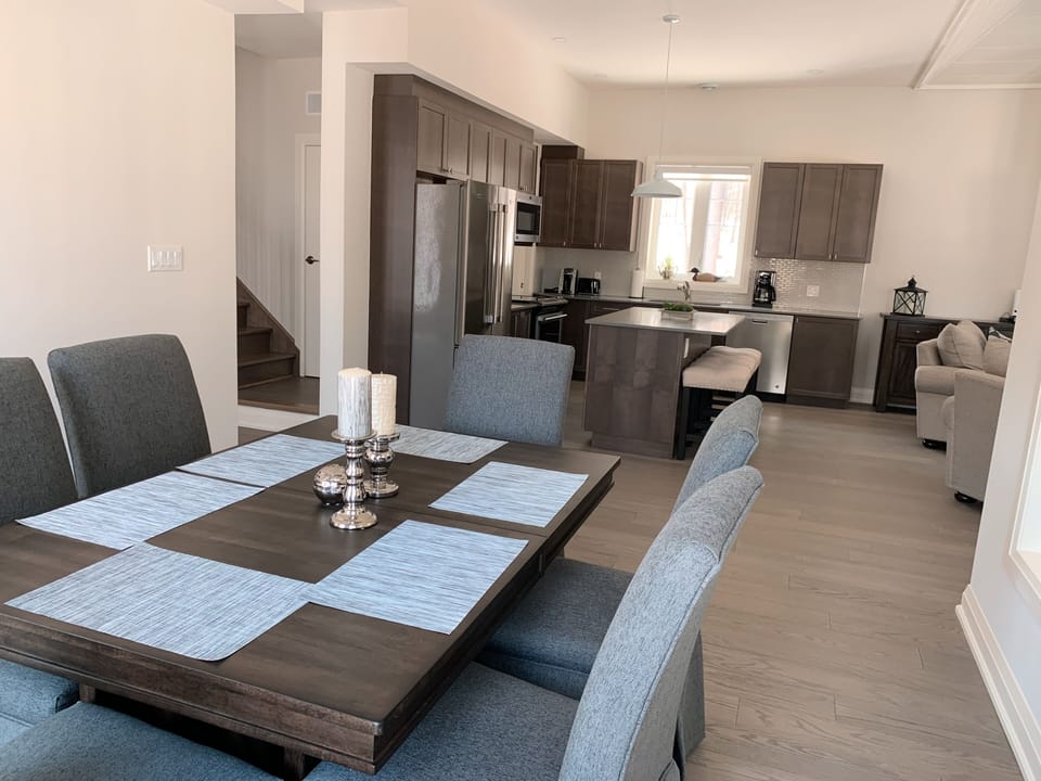 Granite Dining Room (2)