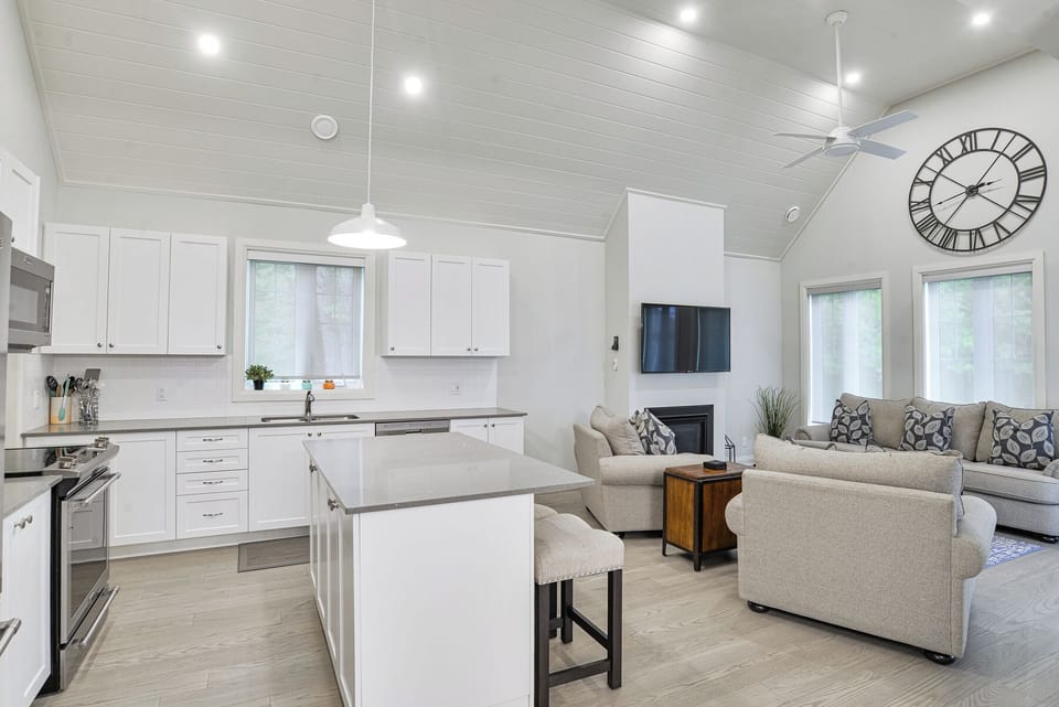 Segwun Kitchen-Family Room