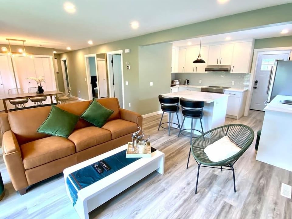 Spacious living room/kitchen/dining area 