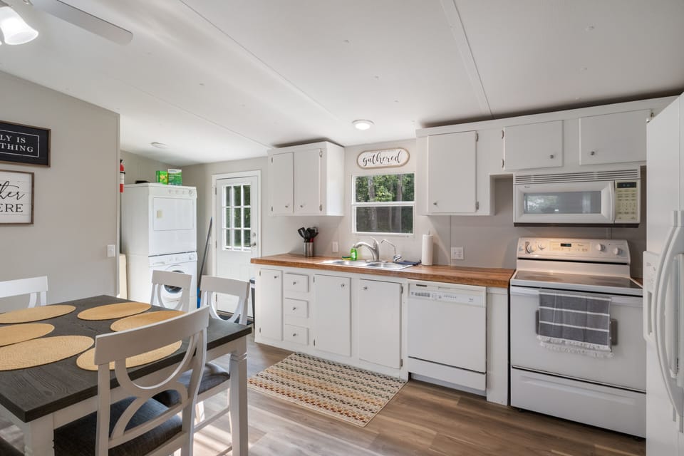 The kitchen and dining combines modern aesthetics.