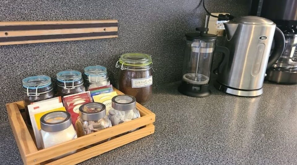 Complimentary coffee, tea and cold beverages upon arrival