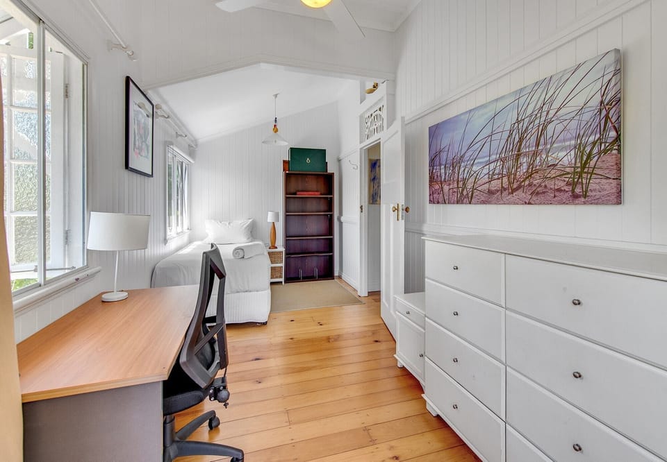 Upstairs single bedroom