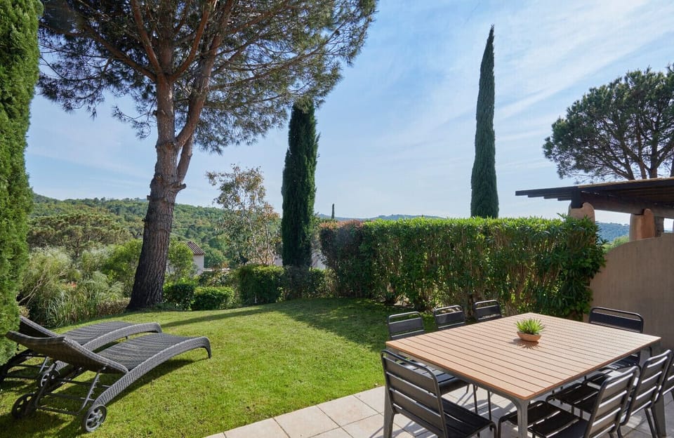 Garden for families to rent in Saint Tropez