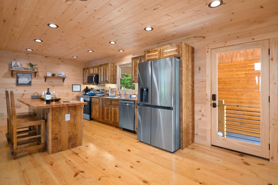 Fully stocked kitchen w/ SS appliances