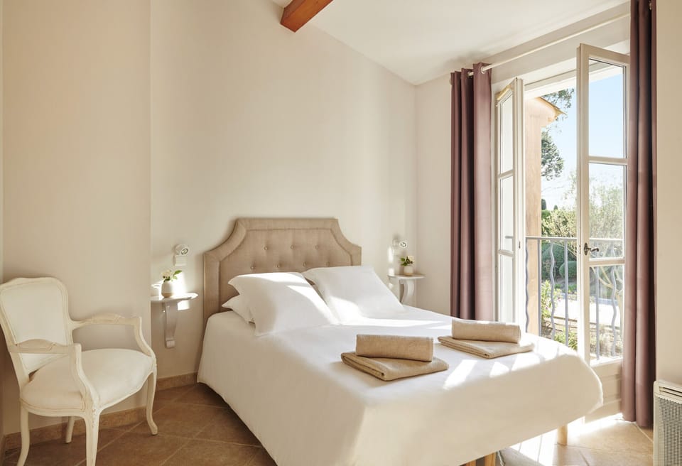 Bedroom for families to rent in Saint Tropez