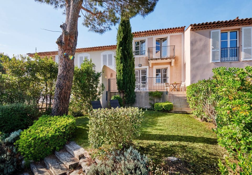 Garden for families to rent in Saint Tropez
