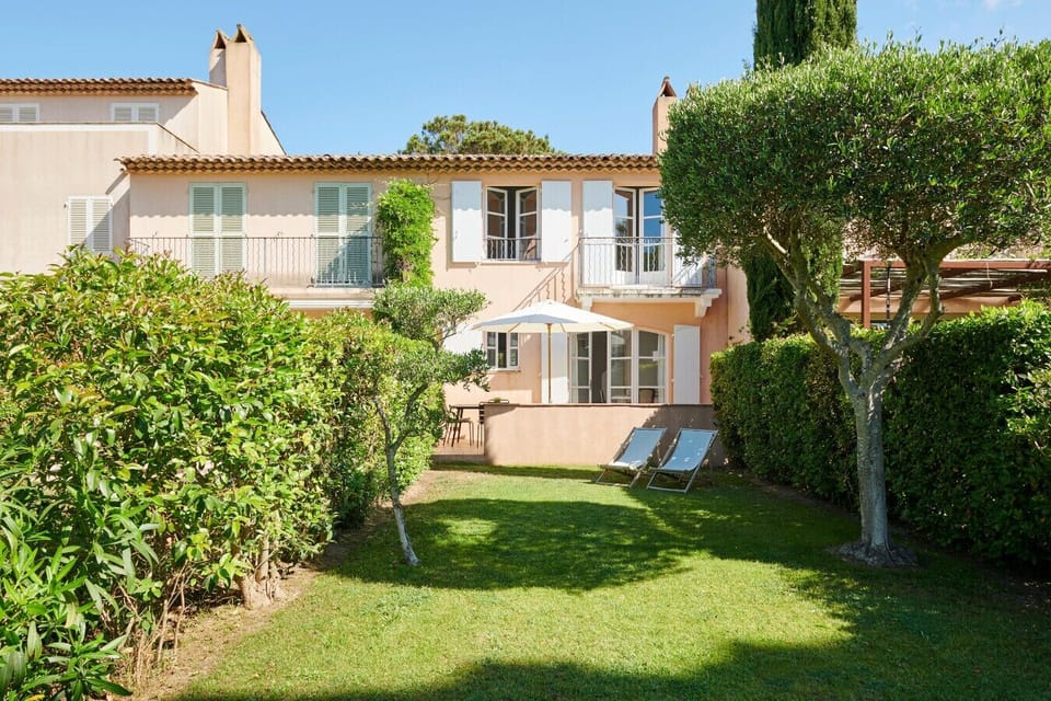 Garden for families to rent in Saint Tropez