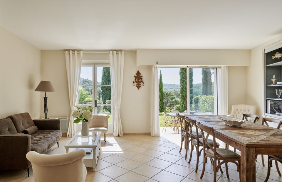 Living room for families to rent in Saint Tropez