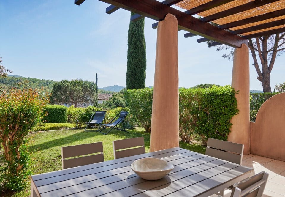 Garden for families to rent in Saint Tropez