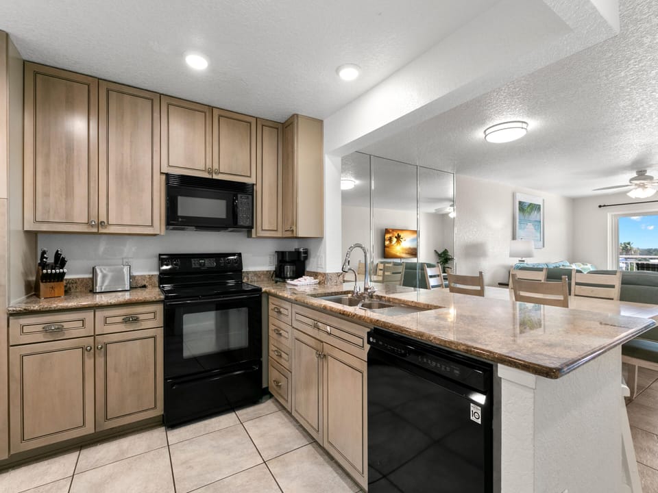 Fully Equipped Kitchen - Breakfast Bar