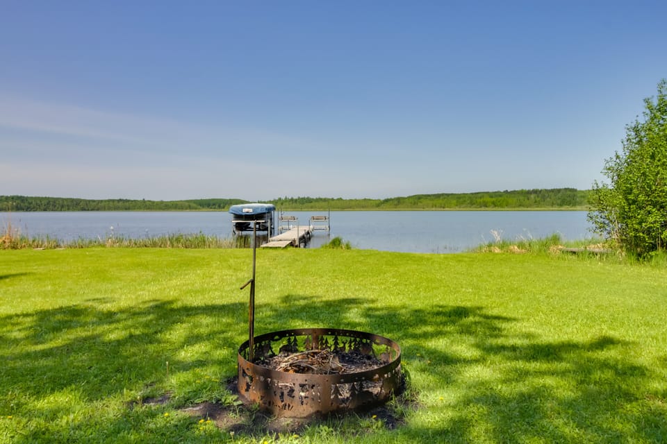 Cabin Exterior | Wood-Burning Fire Pit