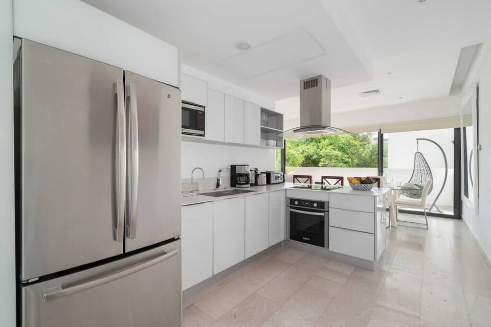 Fully Equipped Kitchen with Large Fridge