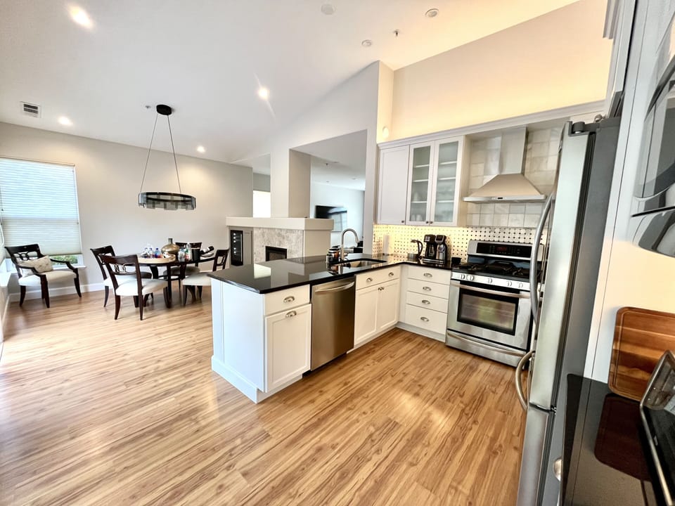 Open concept view to dining room 