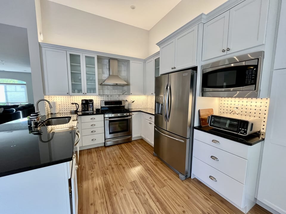Gourmet Pristine Kitchen - Stocked w NEW cookware, dishes & MORE