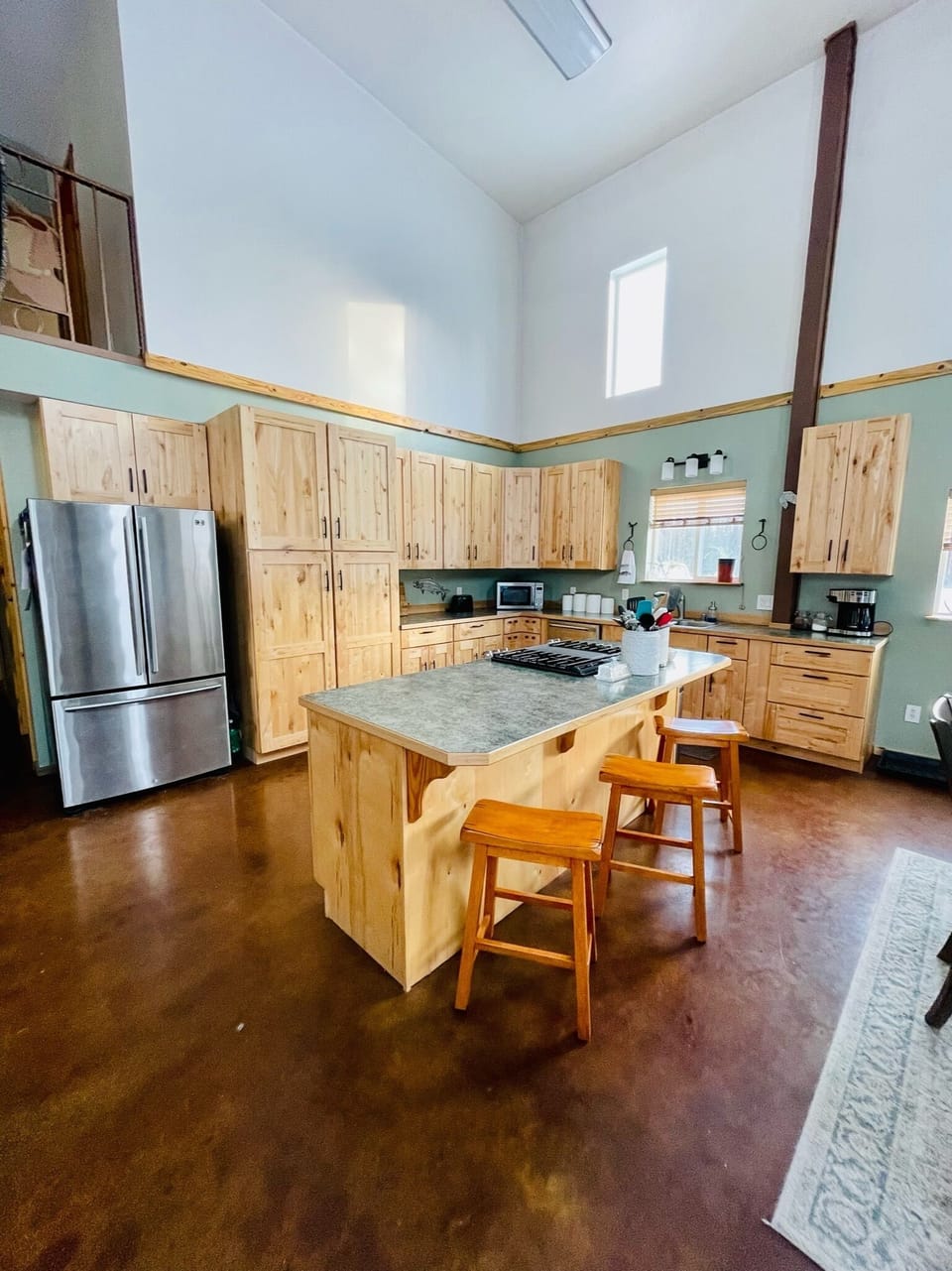 Full kitchen with large island perfect for shared meals with your group