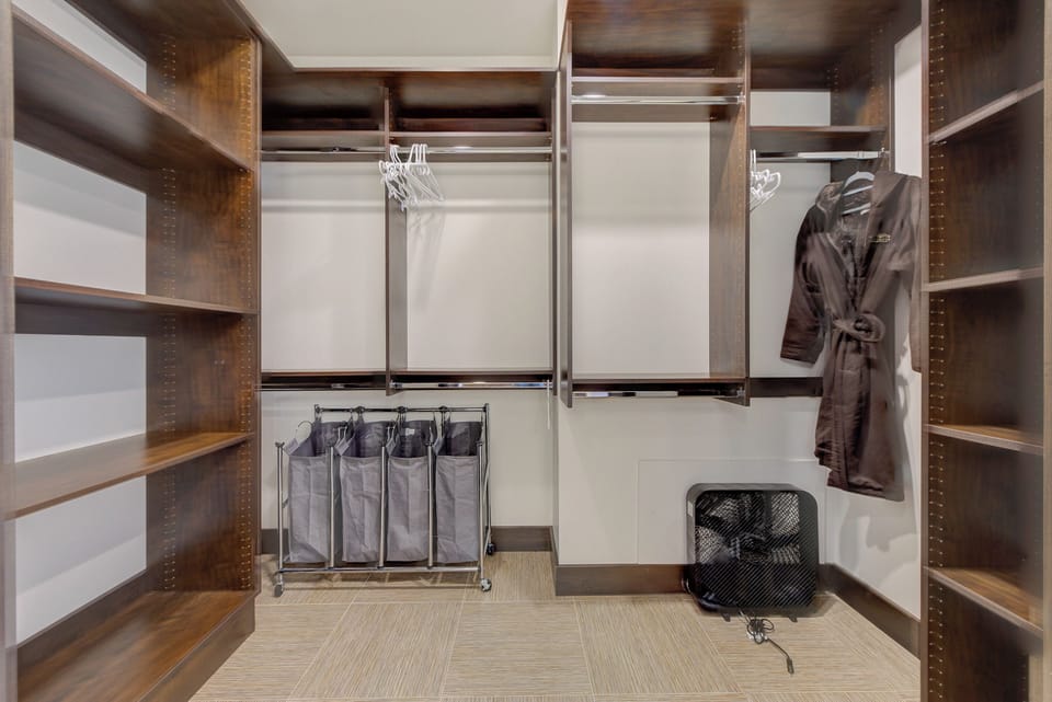 Bunk Closet