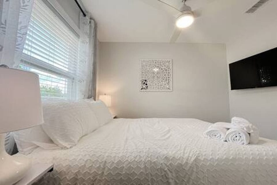 Bedroom 2: Queen Bed, Smart TV, Room Darkening Shades, Large Closet(not pictured), Bedside Lighting, Ceiling Fan & Lighting