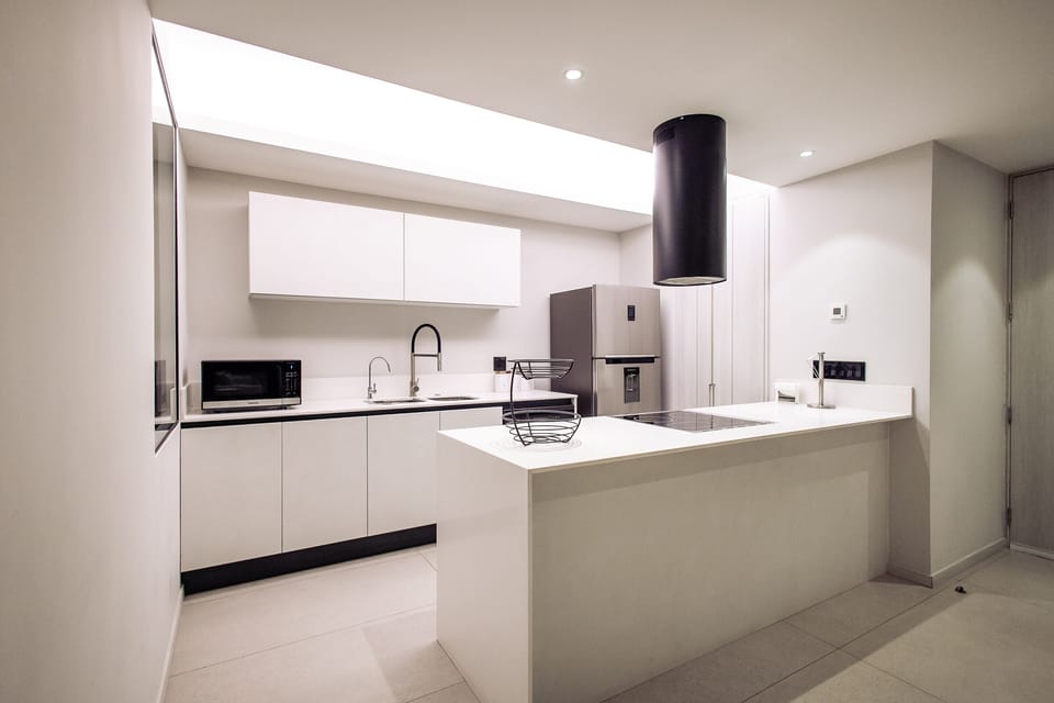 Fully Equipped Kitchen (2)