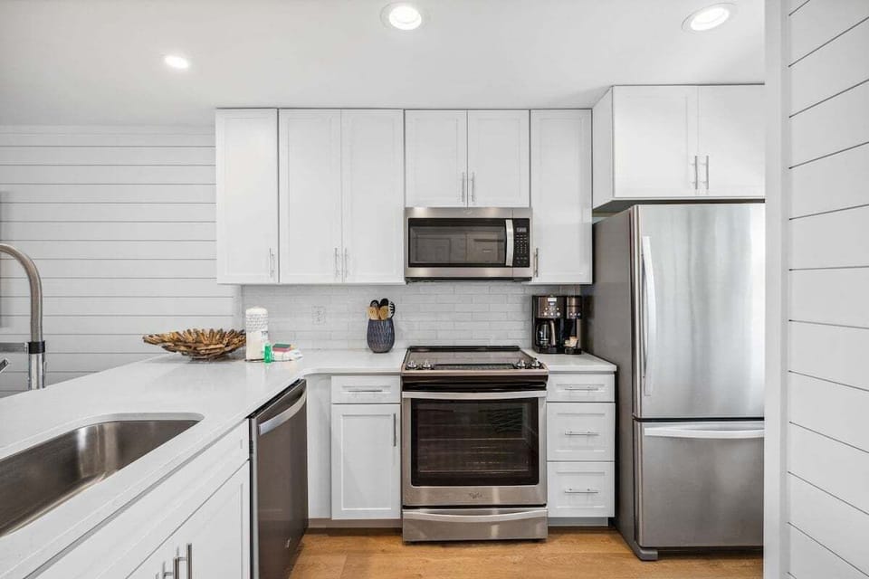Fully applianced kitchen