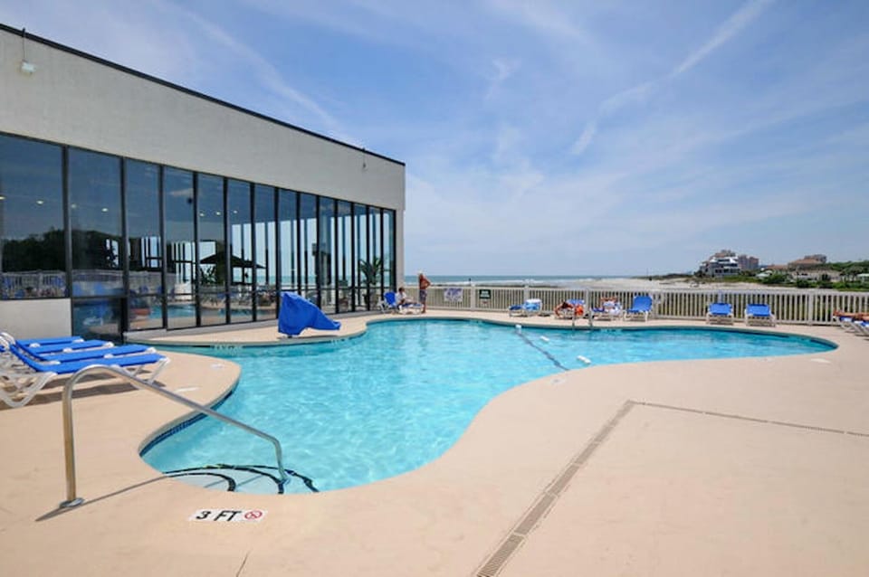 Check out the crystal clear pool.