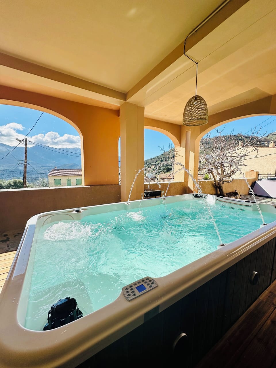 Outdoor spa tub