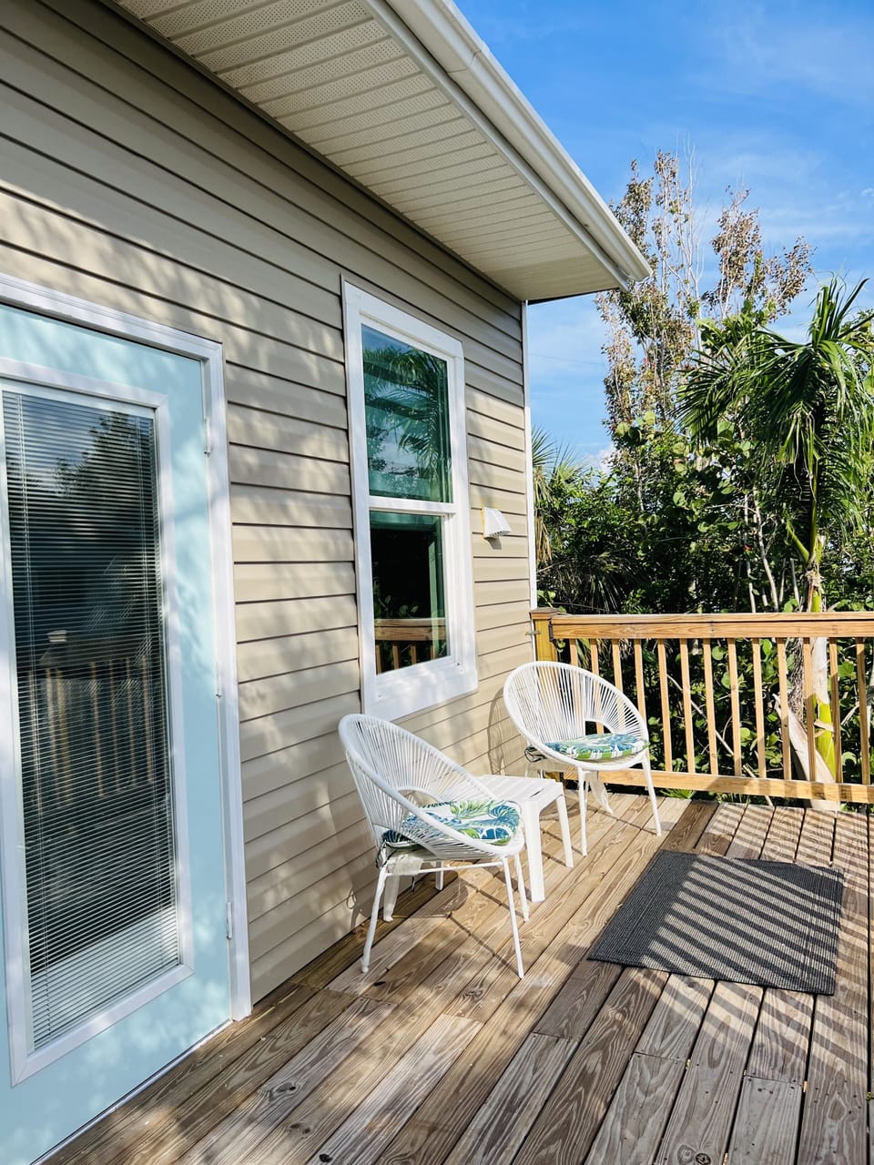 Front Deck area elevated among the Trees