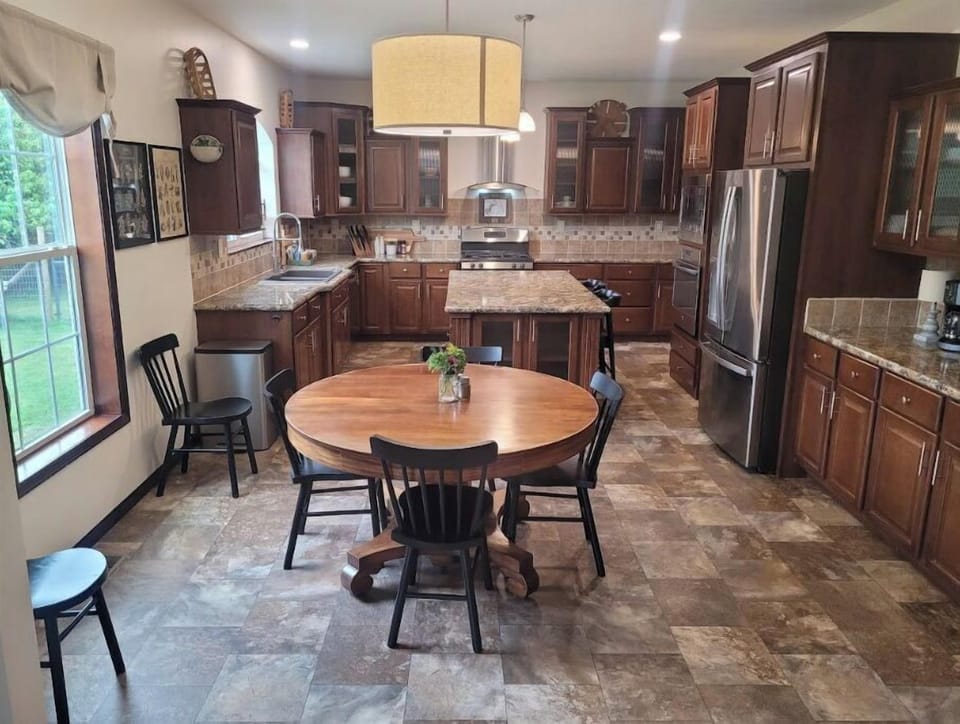 dining table can extend 