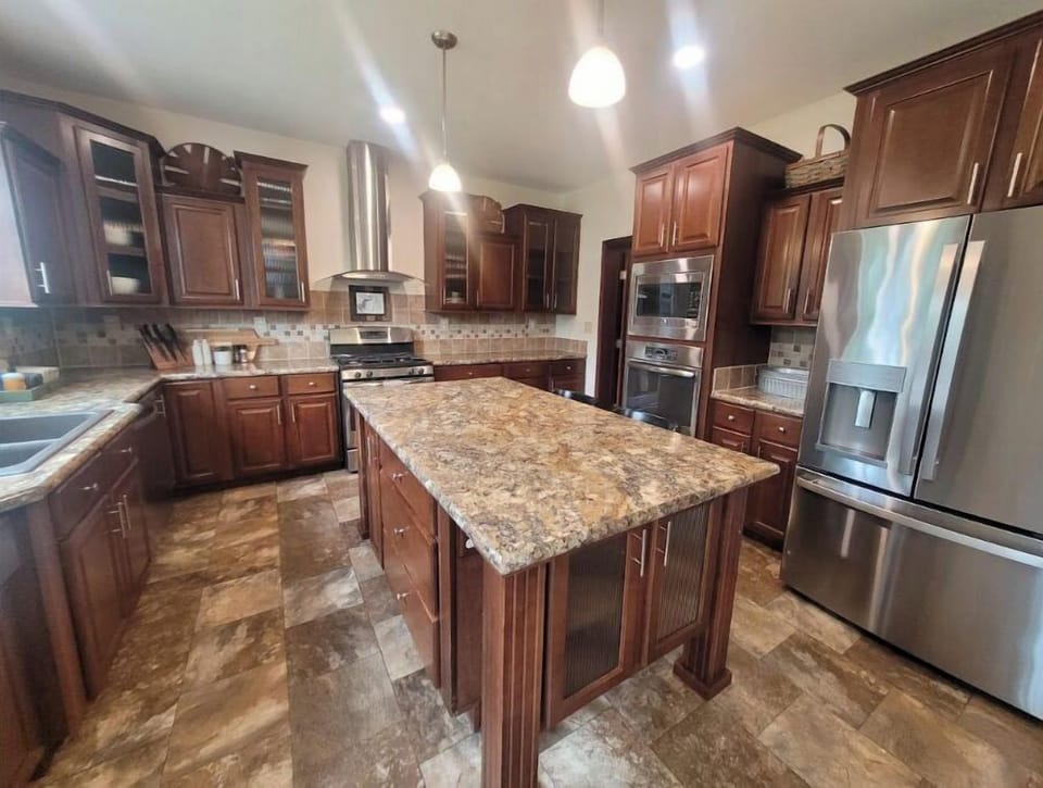 stocked kitchen to entertain 