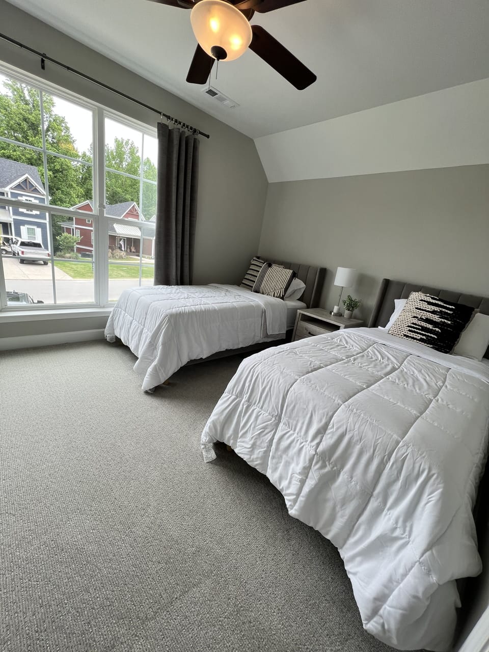 Second floor bedroom, 2 twin beds. 