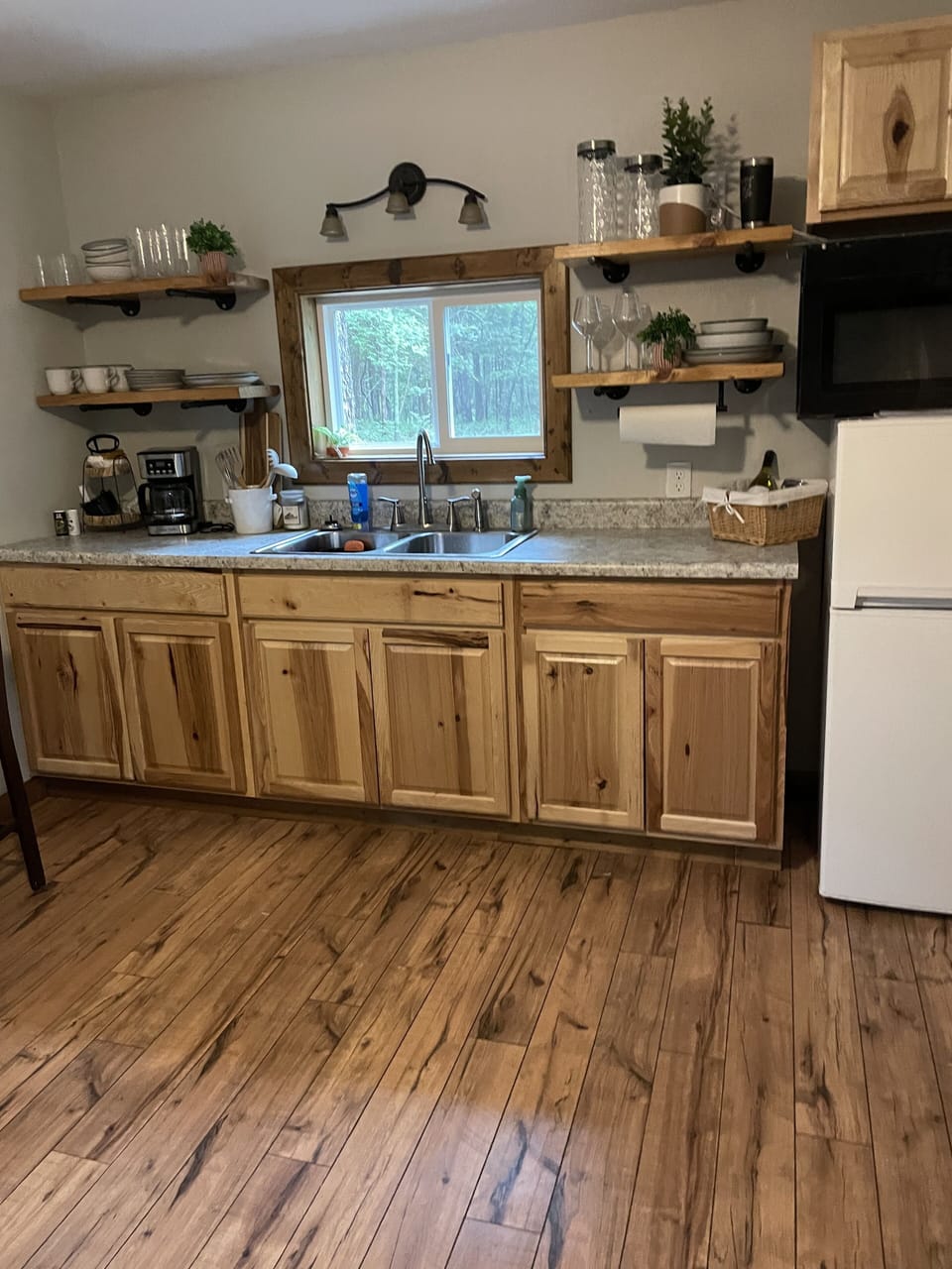 Kitchenette with lots of extras 