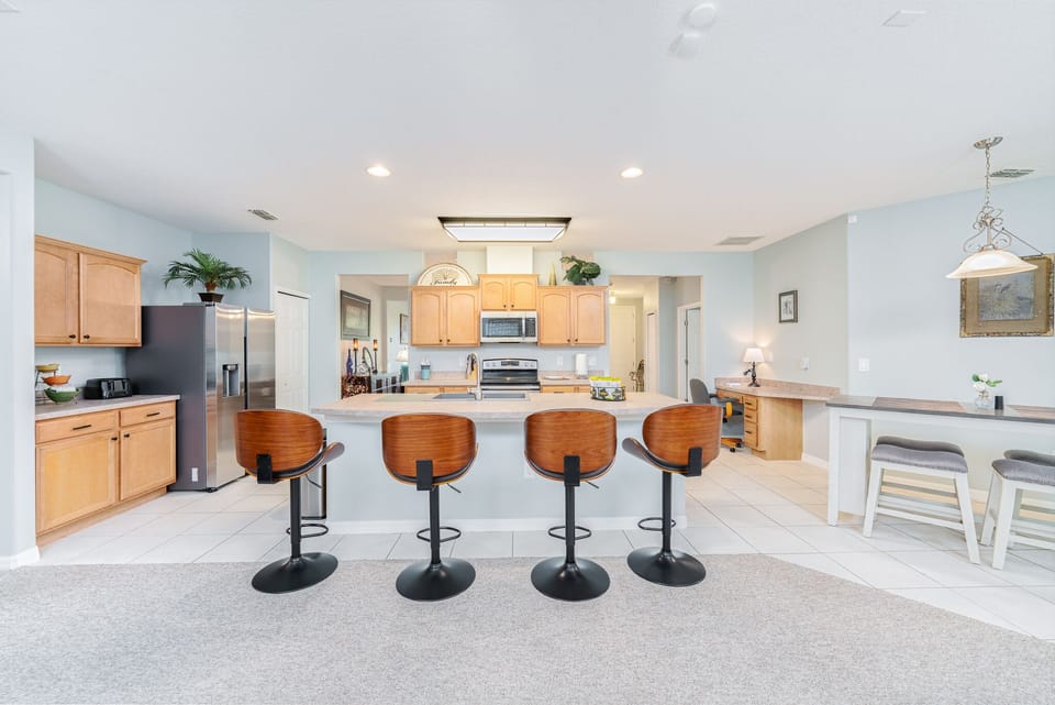 Kitchen | Island and Breakfast Area Seating