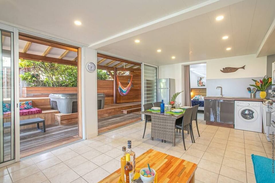 Villa Canopée - Dining area open to the terrace (2)